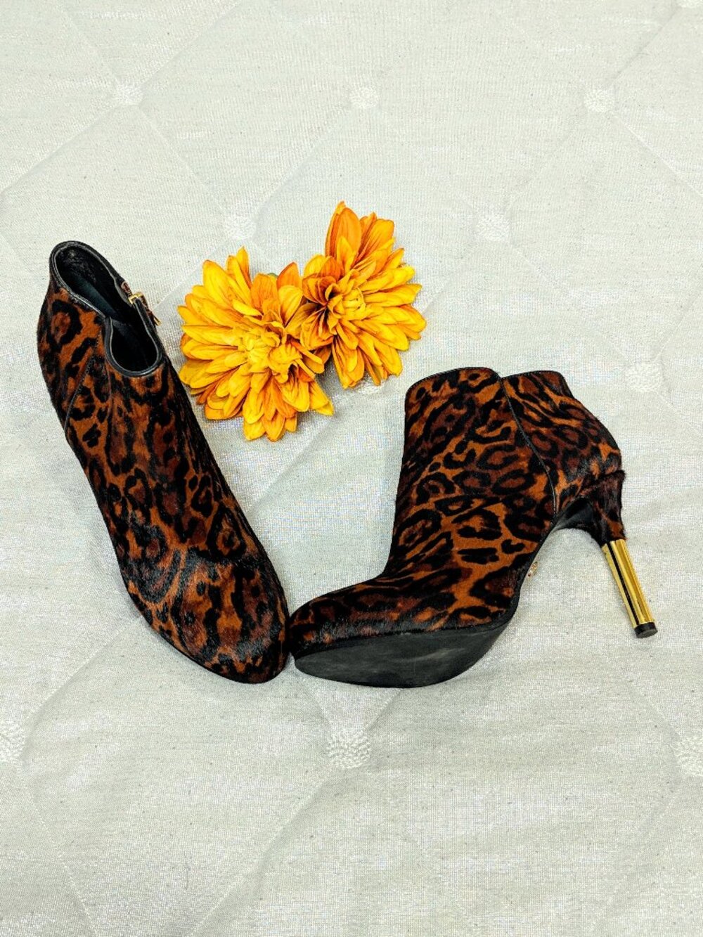 C. WONDER Animal Print Fur Ankle Heels boots Sz 8M